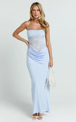 Robe longue Rania - Robe longue coupe biais à encolure bénitier et taille basse avec bustier en dentelle contrastante de couleur Bleu doux