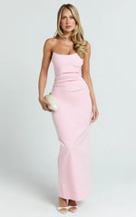 Robe longue Pietra - Col rond, coutures latérales plissées, robe ajustée rose