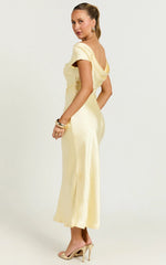 Robe Menette Midi - Robe courte à manches et dos décolleté couleur beurre