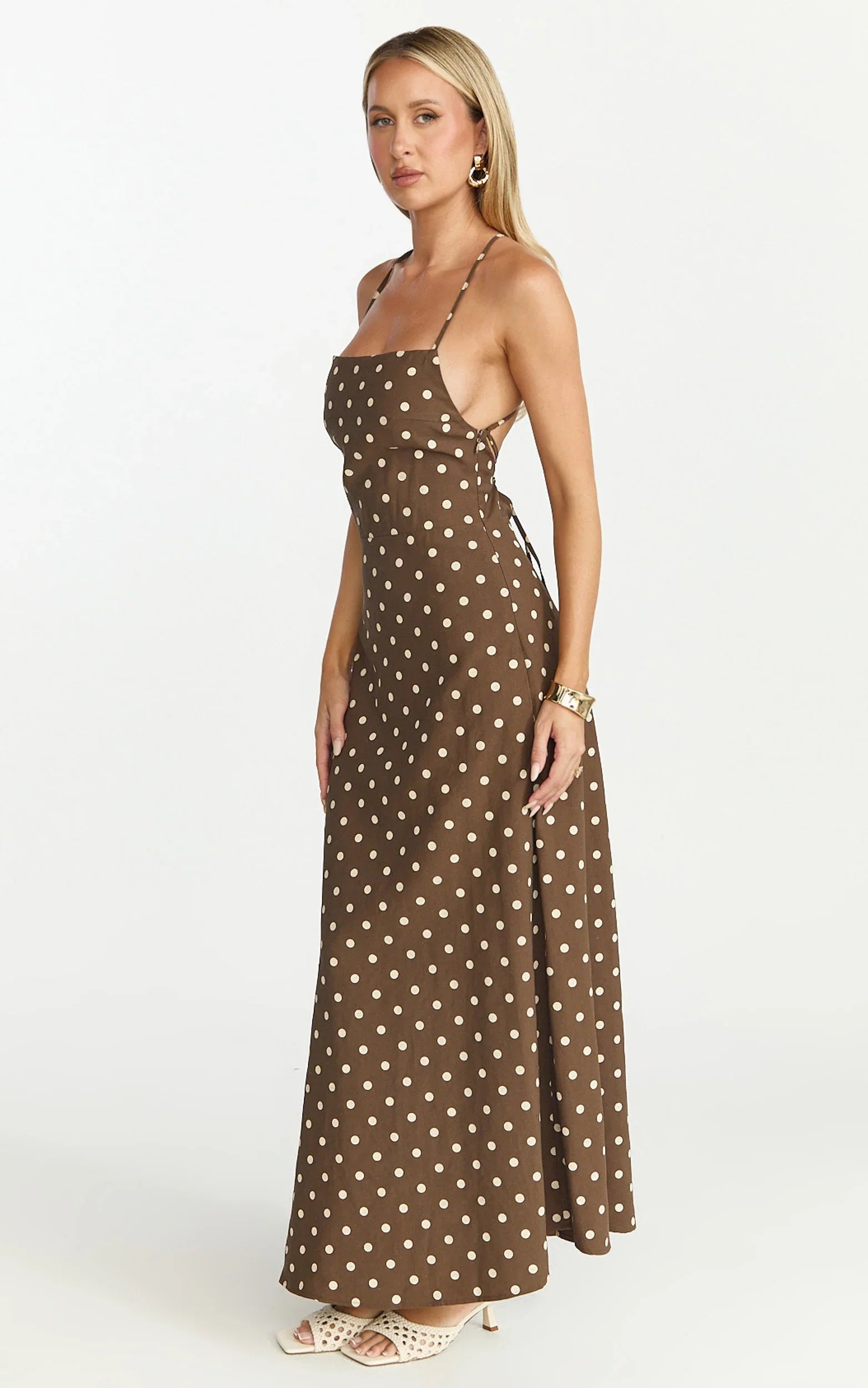 Robe longue Leighton - Robe trapèze à col carré et bretelles spaghetti croisées à pois chocolat/crème