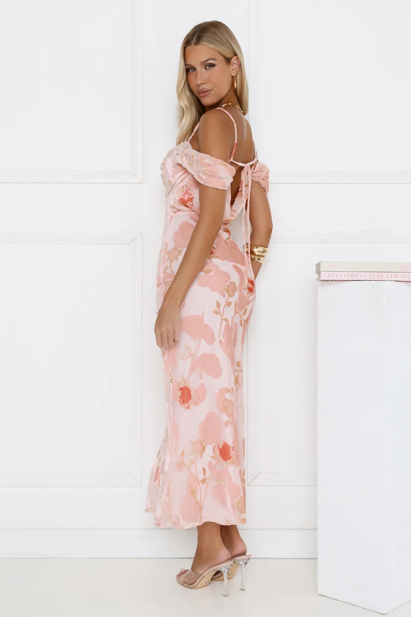 Robe longue rose à épaules dénudées « Garden Romance »