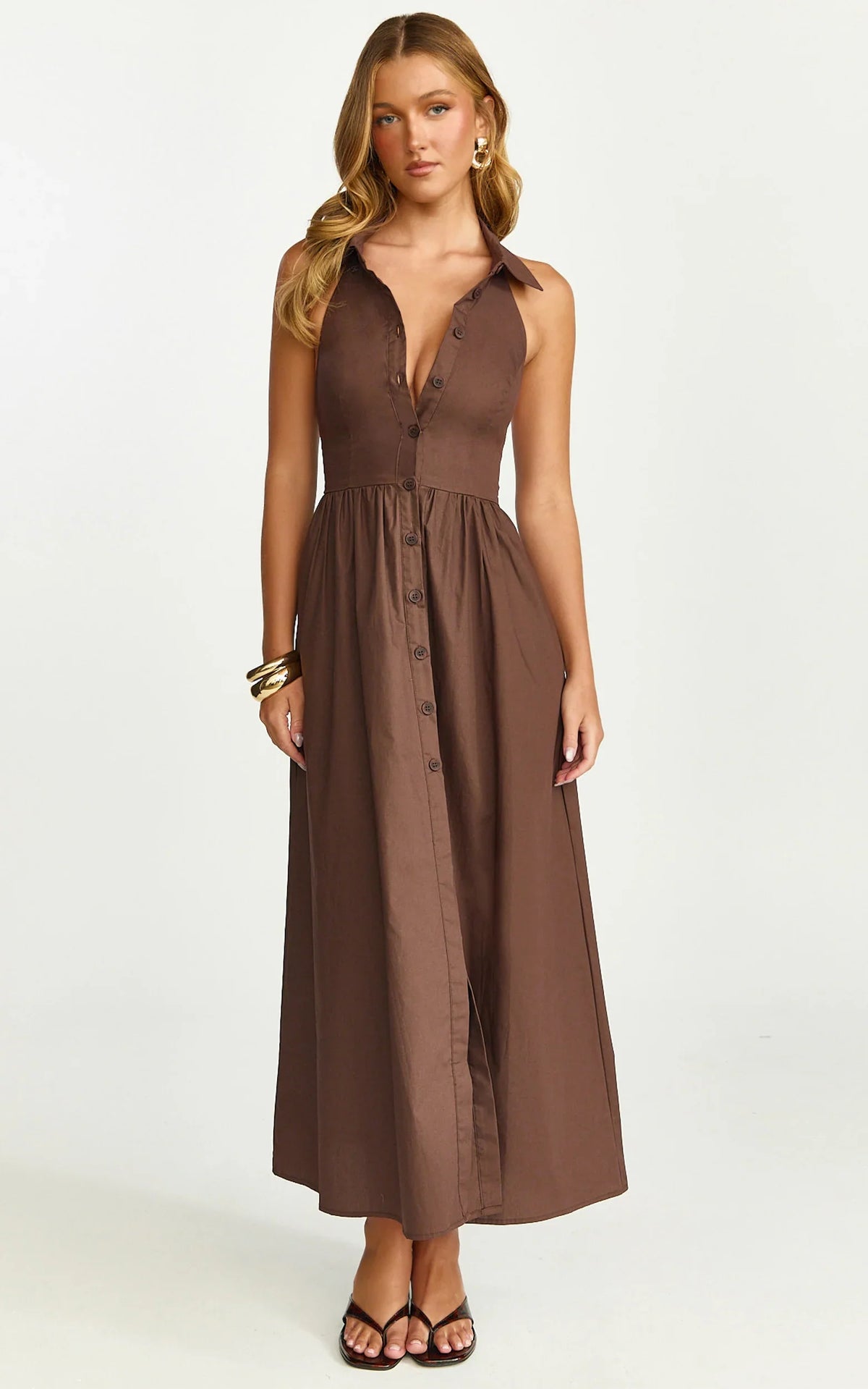 Robe midi Ruby - Robe évasée à col, boutonnée, taille froncée en chocolat noir