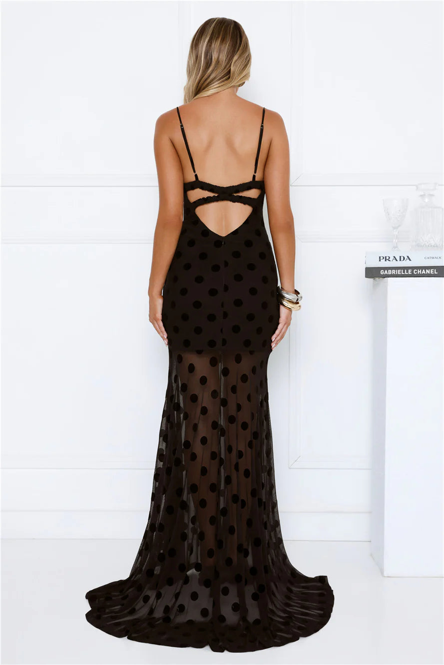 Robe longue en velours à pois noire et sensuelle