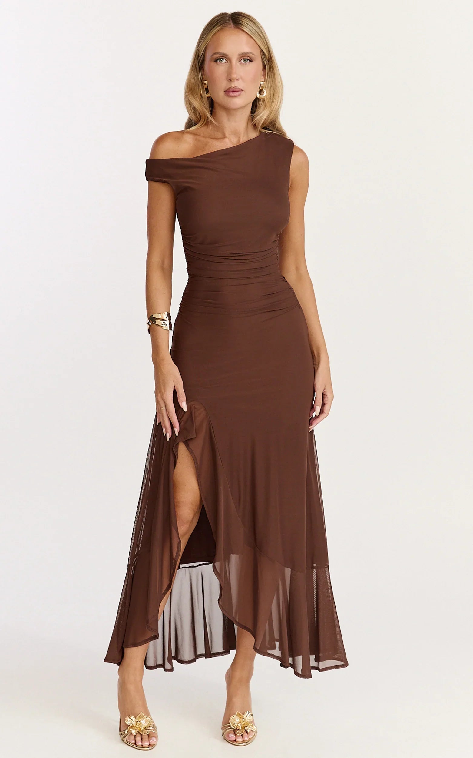 Robe midi Judee - Robe asymétrique fendue haute sur le côté couleur chocolat