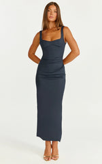 Robe midi Benita - Robe ajustée froncée à col rond de couleur bleu marine