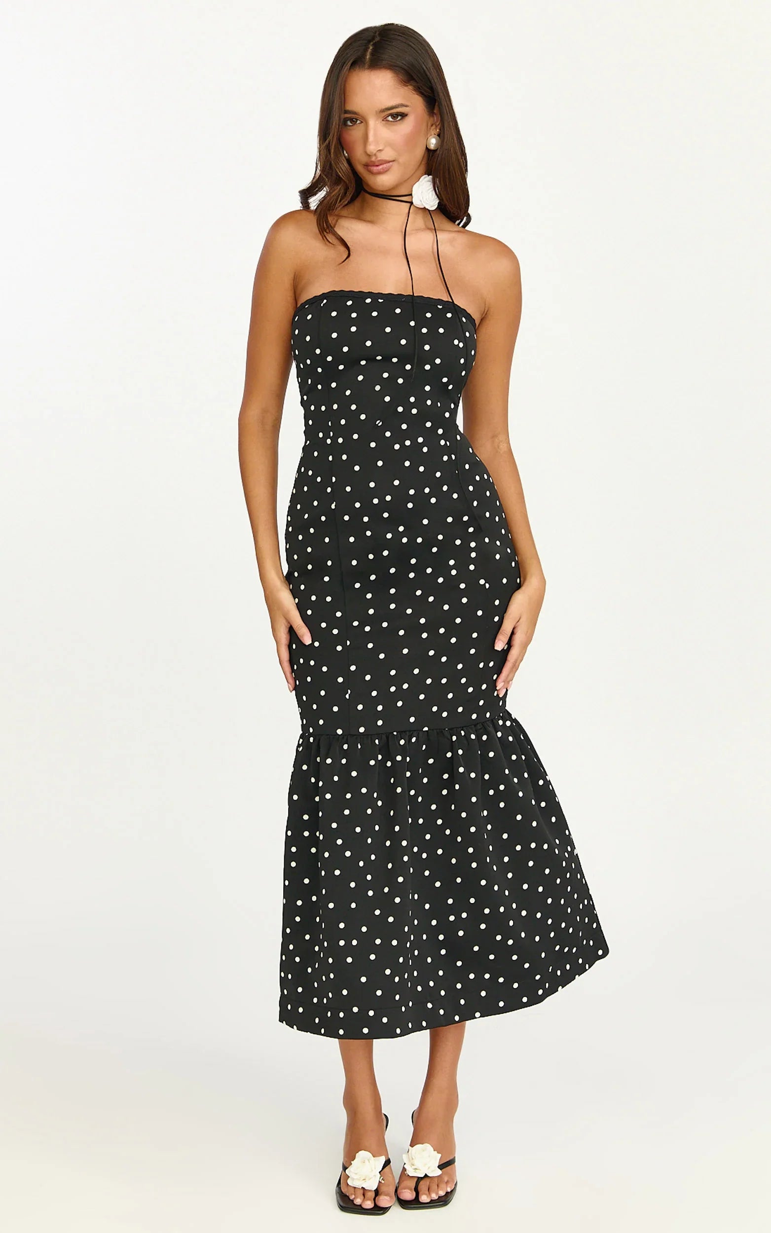 Robe midi Seraphina - Robe à pois bustier, en dentelle, avec col froncé et jupe sirène, coloris pois noirs