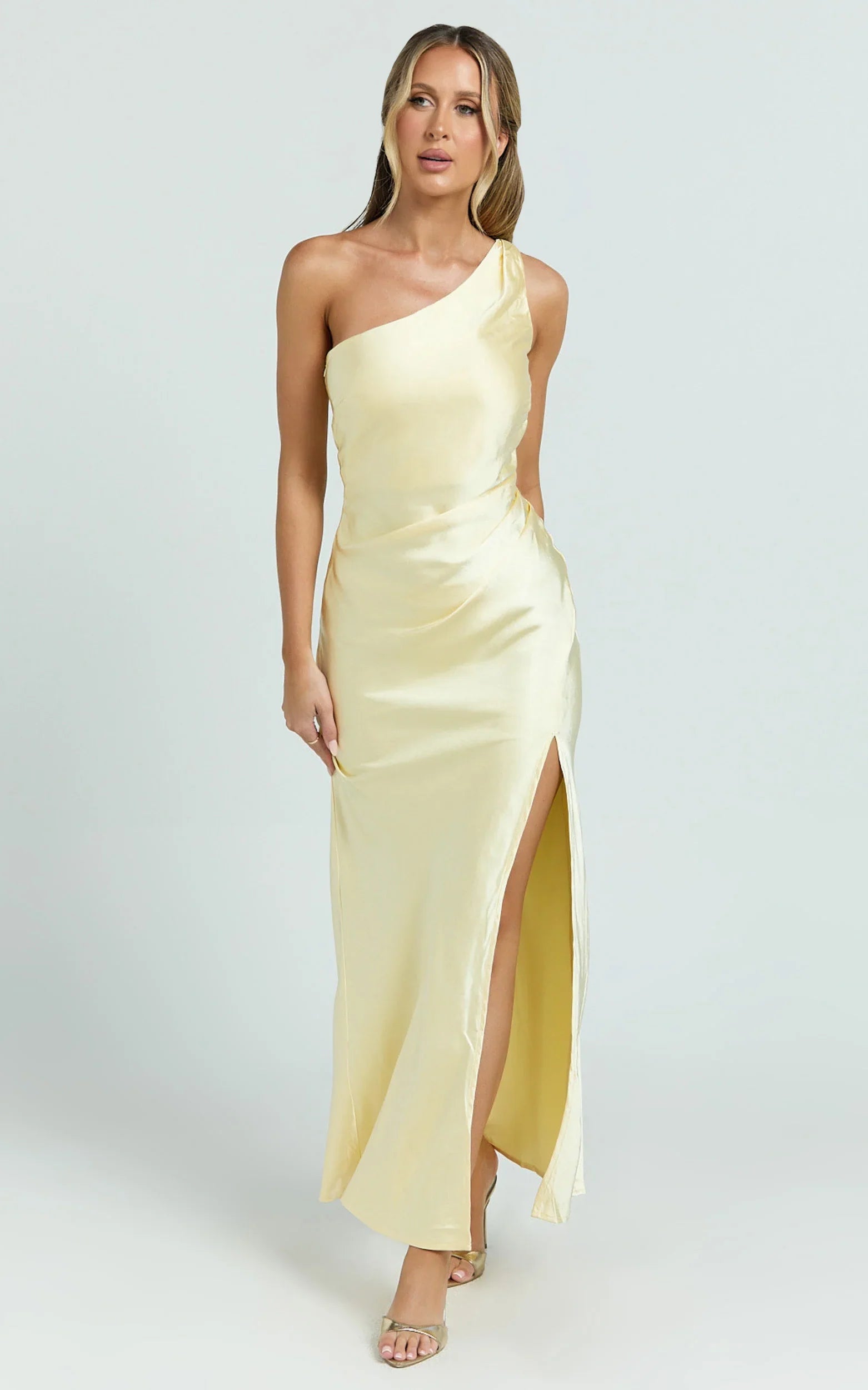 Robe longue Isla - Robe fendue asymétrique en satin à une épaule de couleur Citron