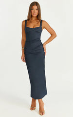 Robe midi Benita - Robe ajustée froncée à col rond de couleur bleu marine