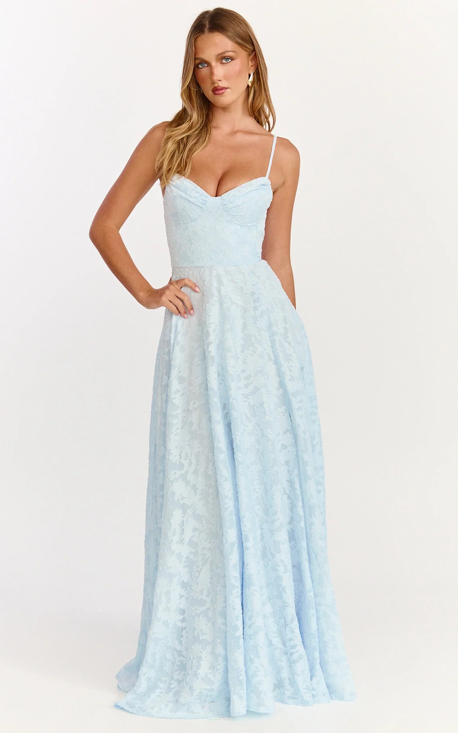 Robe longue Rachel - Robe fendue devant en jacquard, col cœur, coloris bleu glacier