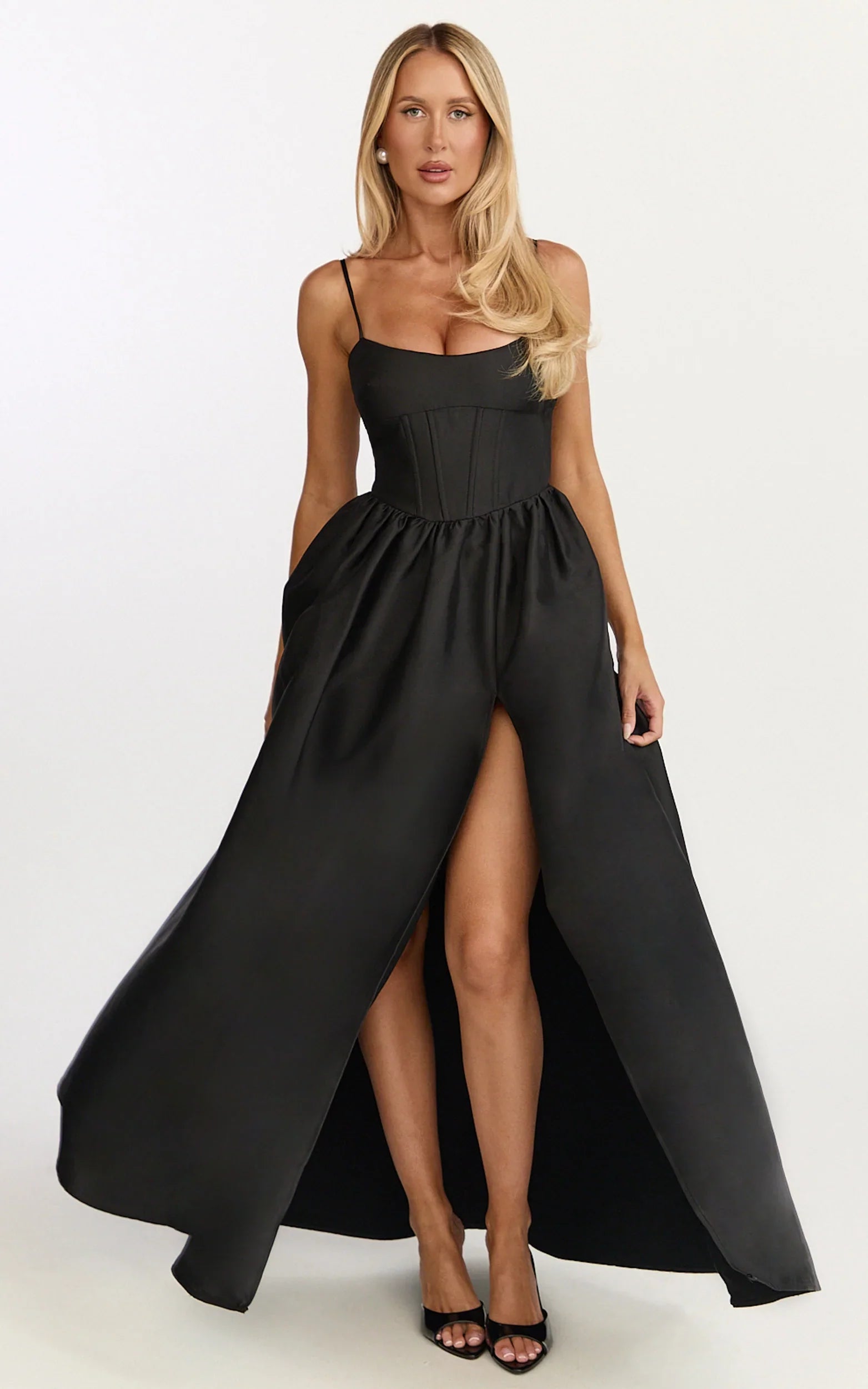 Robe longue Louisa – Robe à lacets dos nu et corset à baleines en dentelle, couleur noire