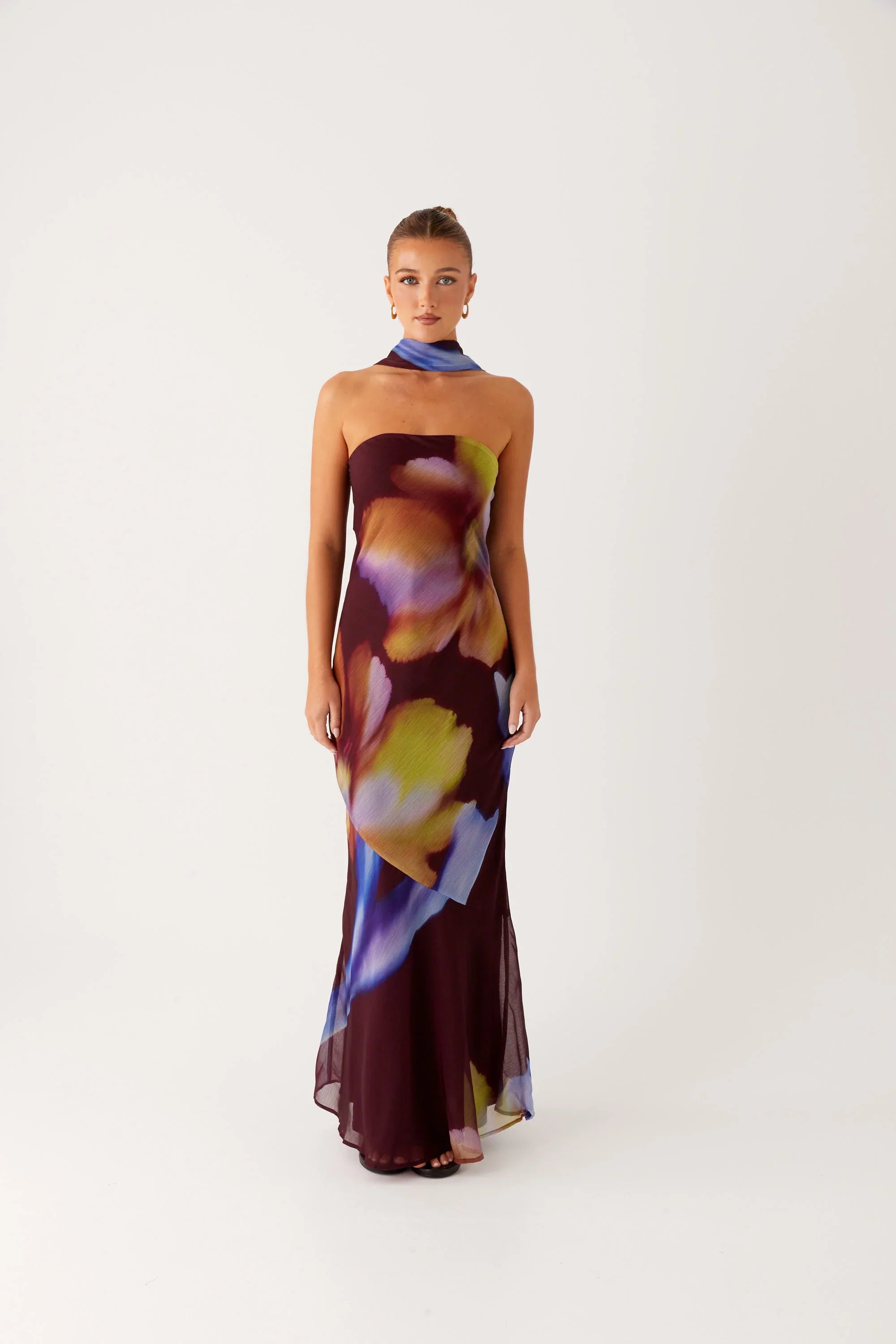 Robe longue Under The Pagoda – Motif floral sombre