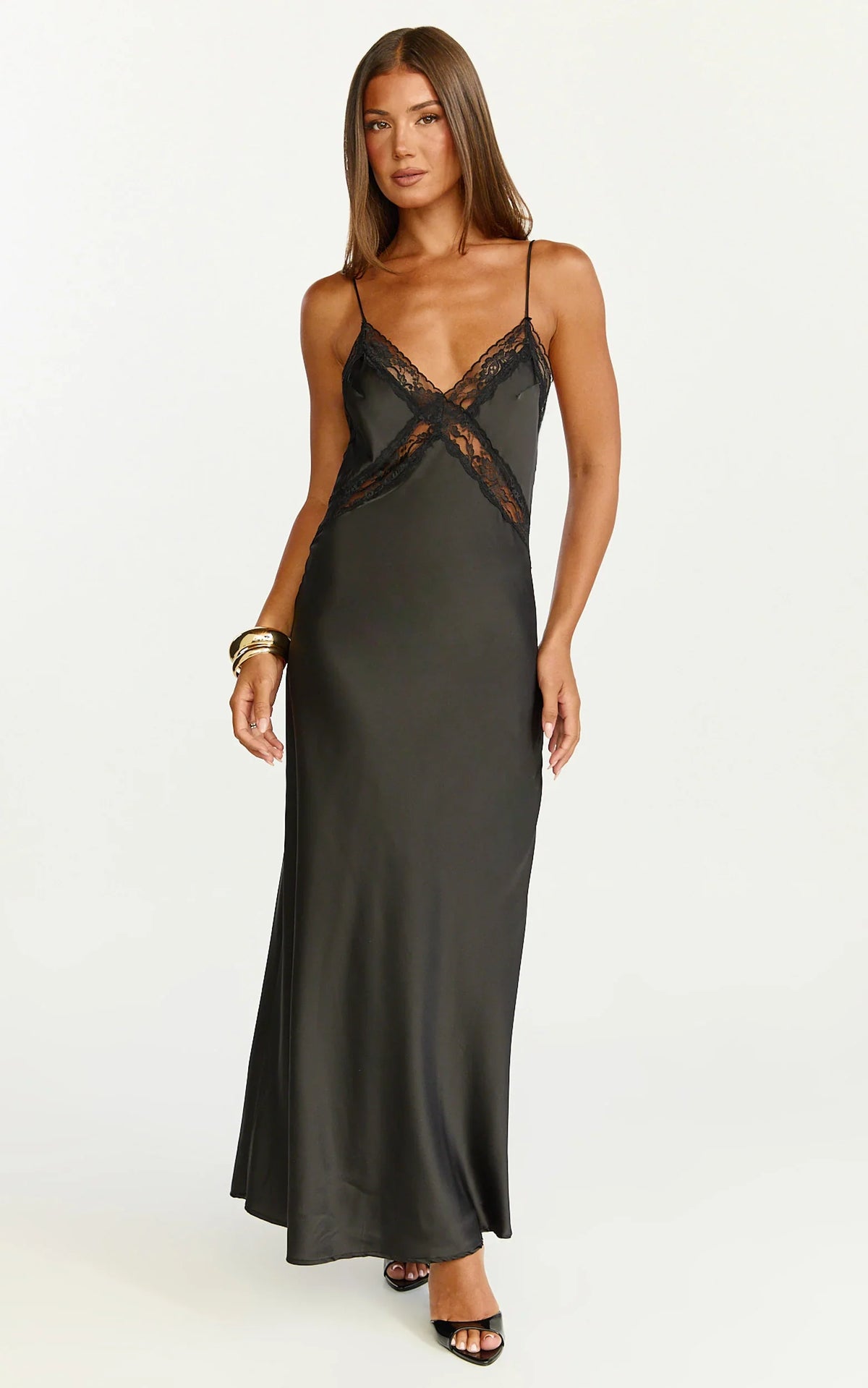 Robe midi Christy – Robe nuisette noire à col en V avec détails en dentelle