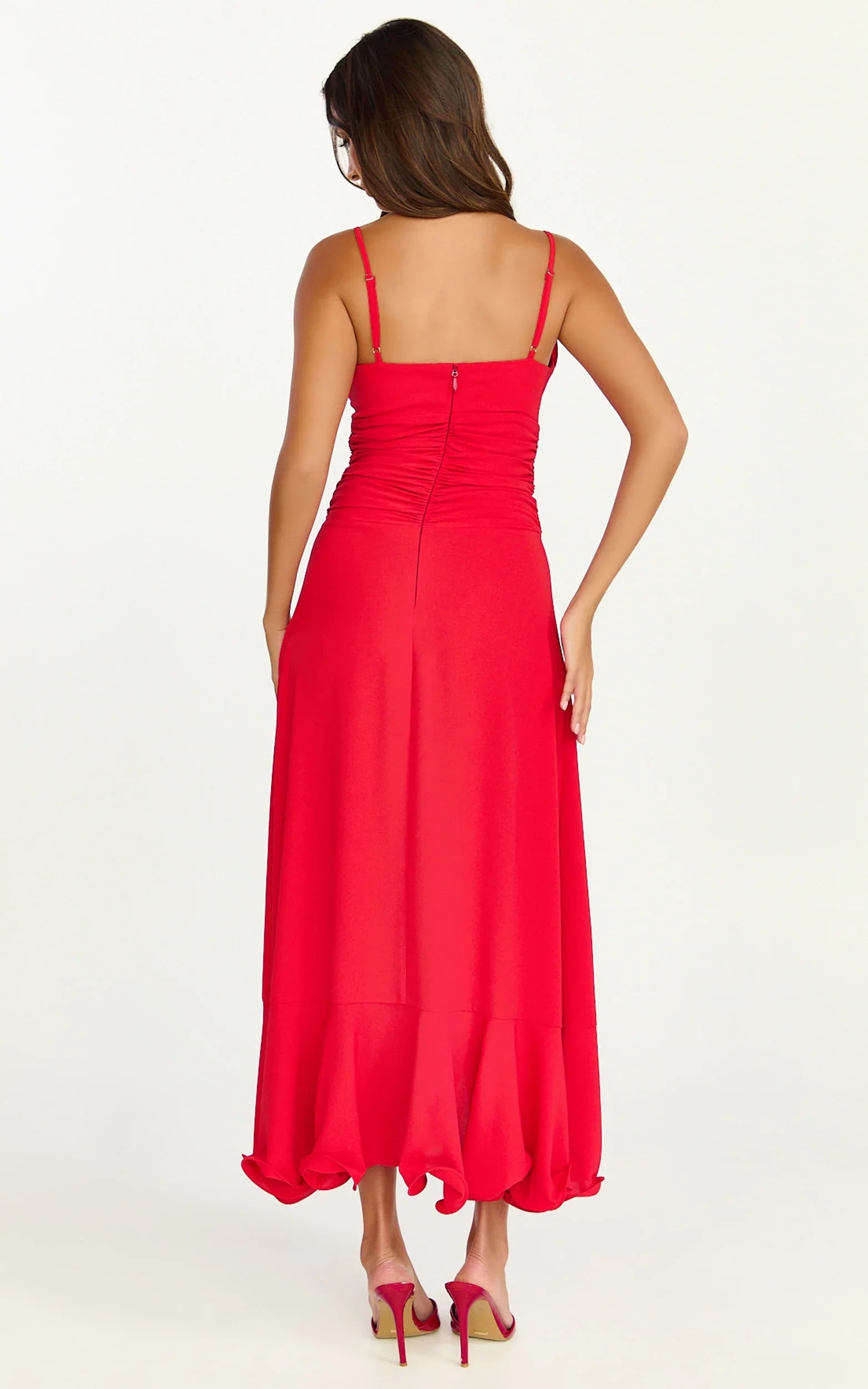 Robe mi-longue Vivienne - Robe rouge à volants avec fente et col orné d'une rosette