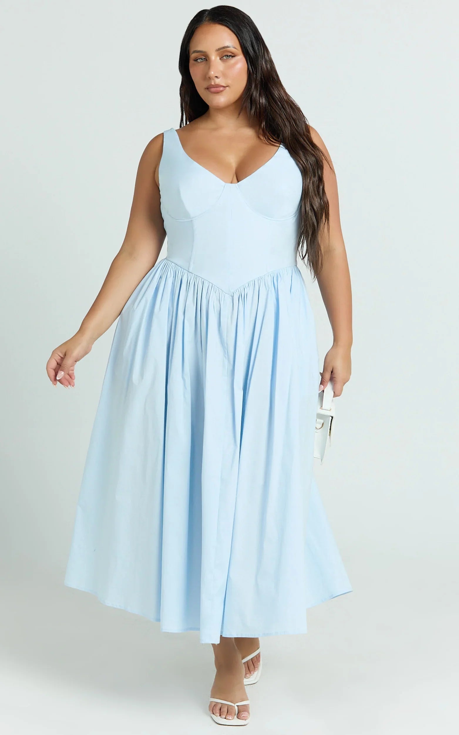 Robe mi-longue Beckett - Robe col rond, taille basse en V, jupe froncée bleue