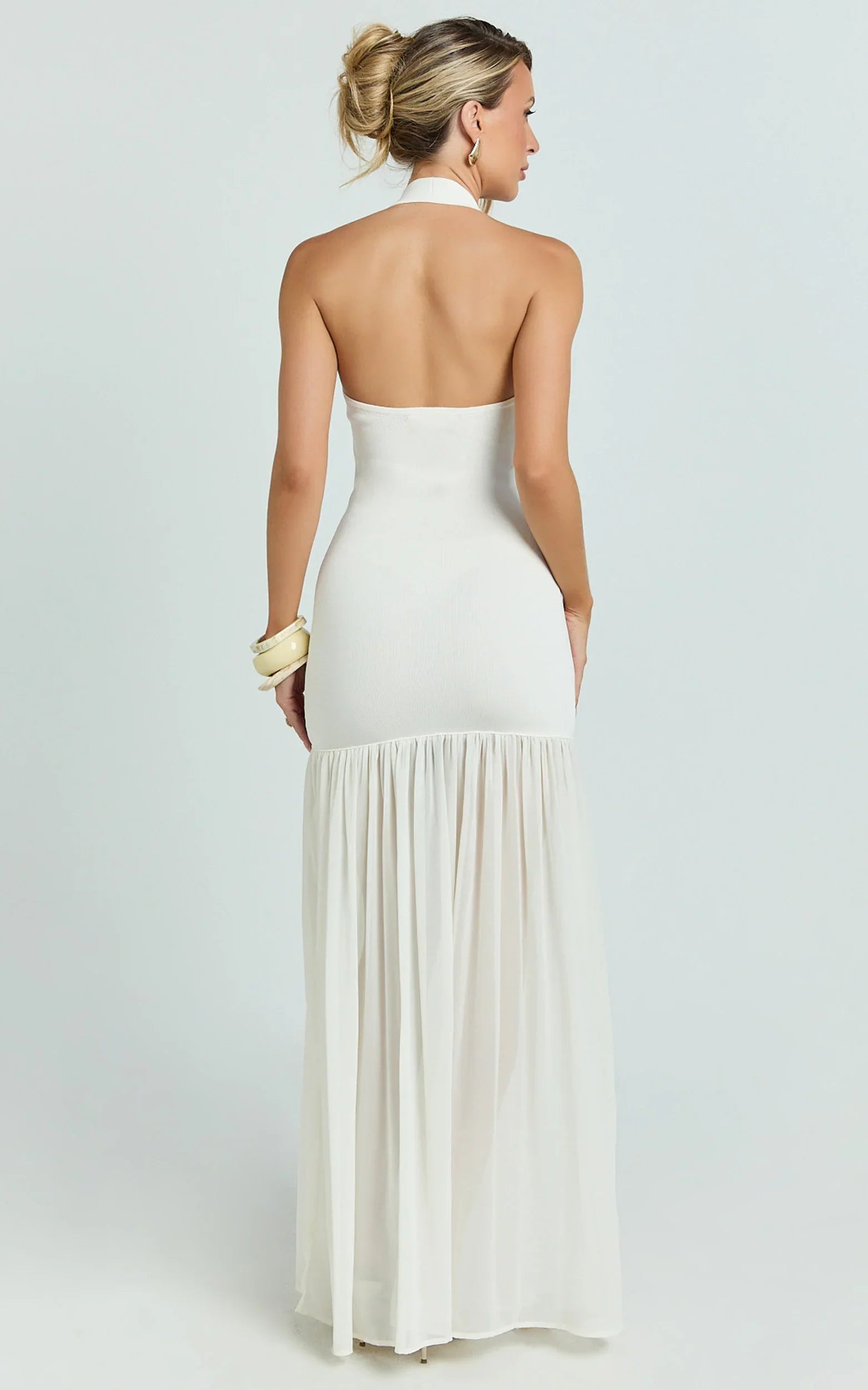 Robe longue Barbara - Robe en georgette contrastante à col licou et encolure dégagée de couleur ivoire