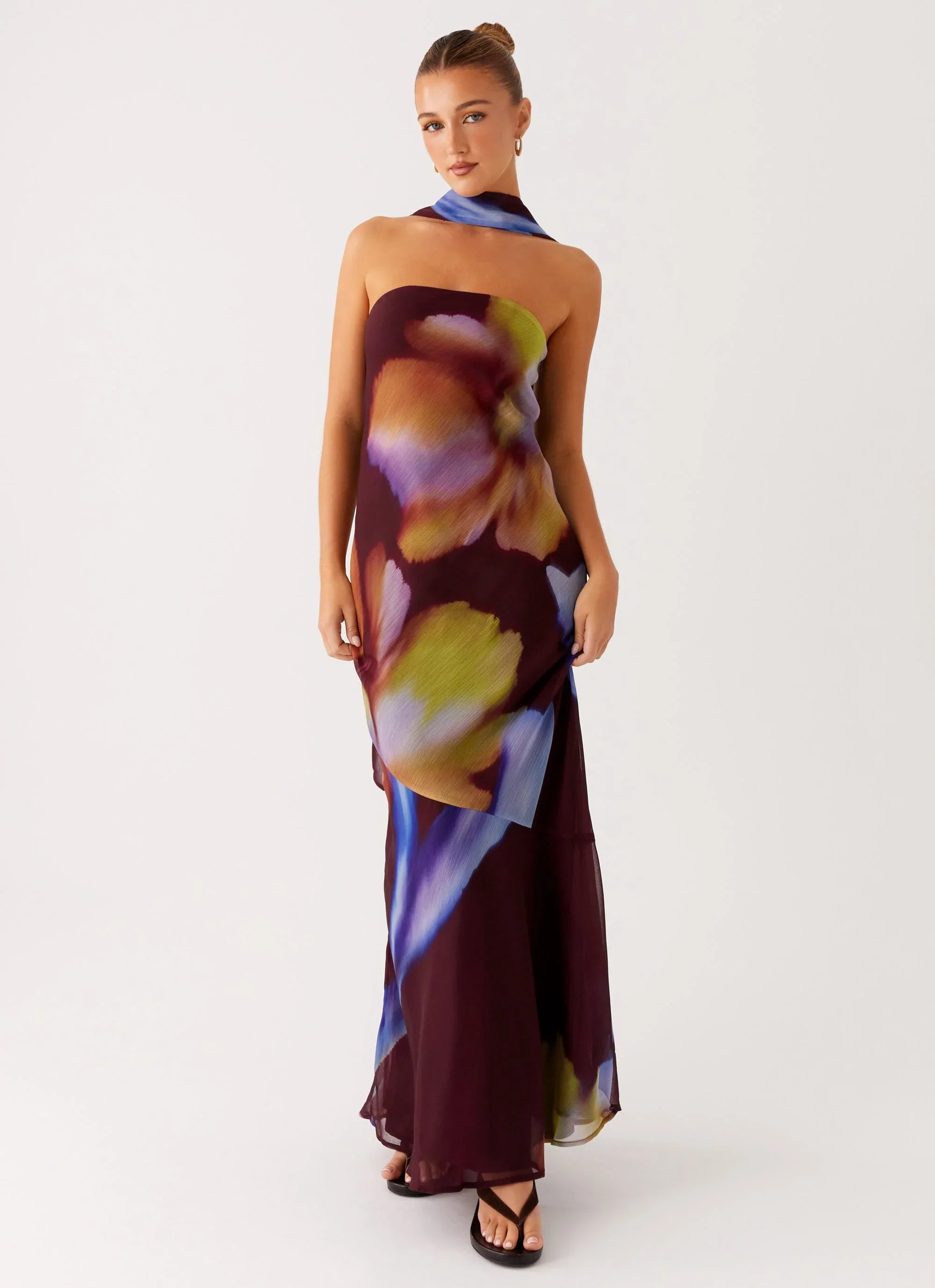 Robe longue Under The Pagoda – Motif floral sombre