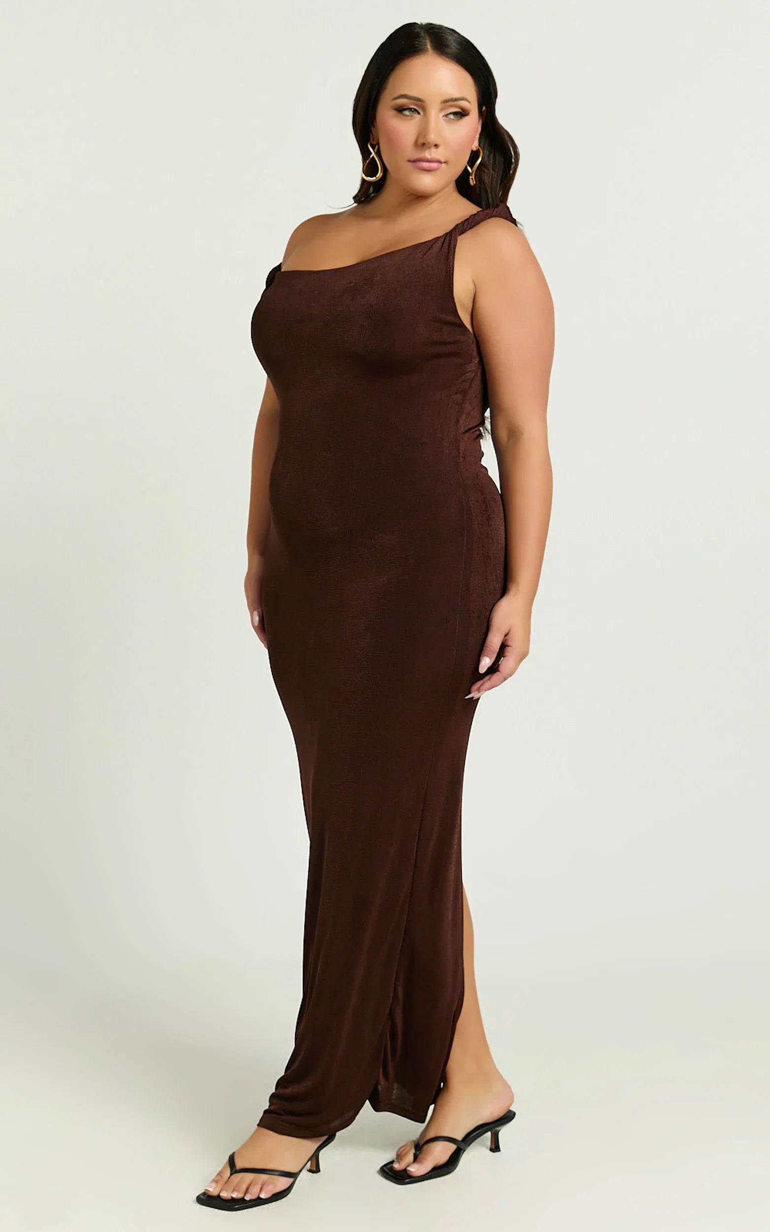 Robe mi-longue Isabel - Robe moulante asymétrique torsadée couleur chocolat