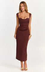 Robe longue Kenna - Robe à buste froncé et taille cintrée coloris chocolat