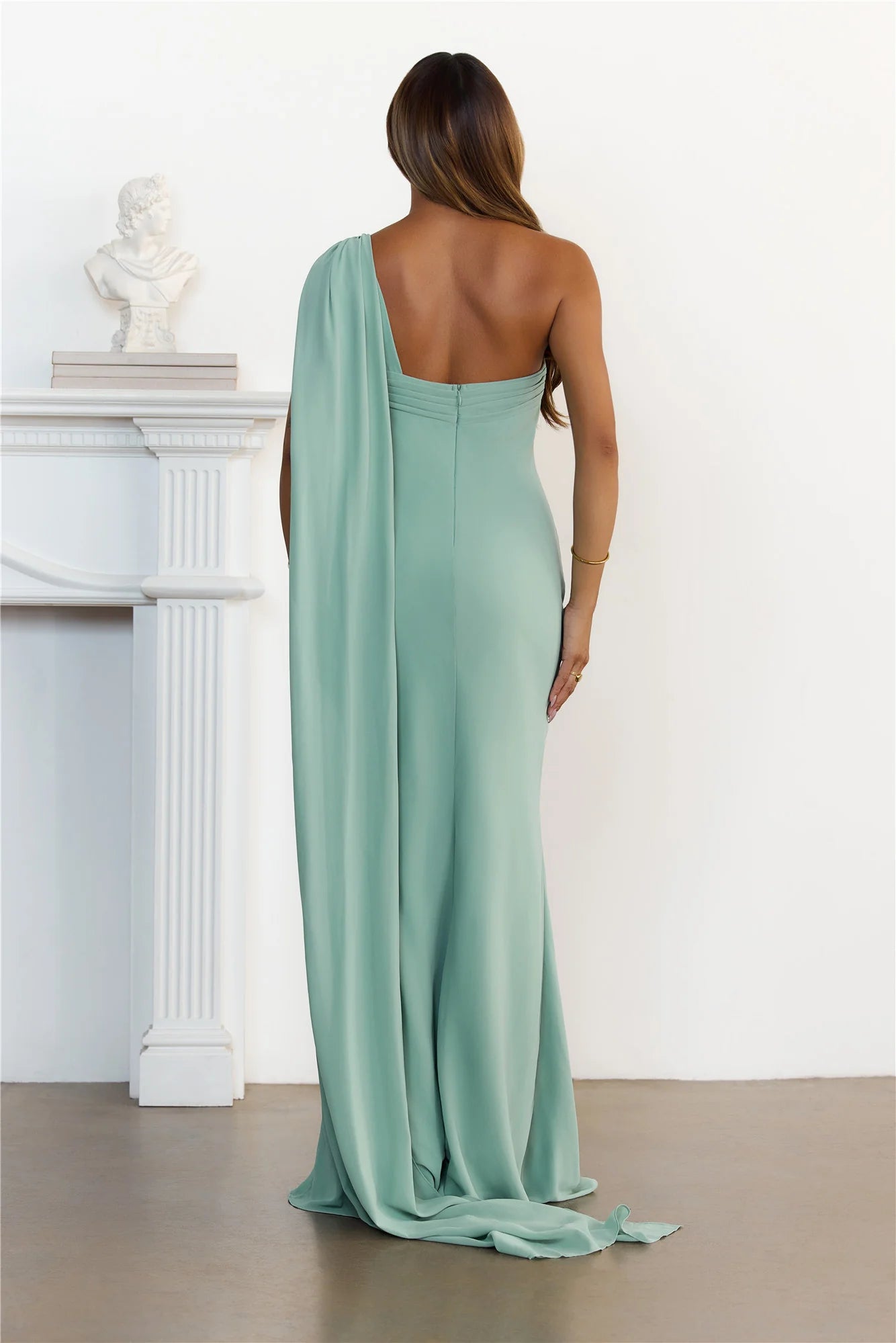 Robe longue maxi épaule dénudée "Sultry Drape" sauge
