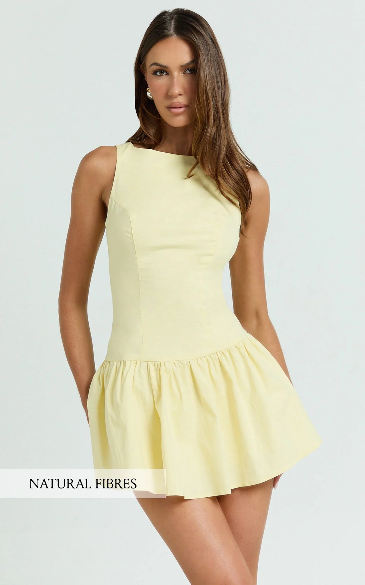 Mini-robe Izira – Robe droite taille basse à encolure bateau, jaune beurre