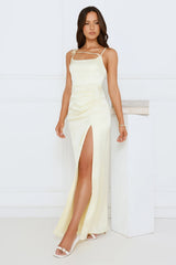 Robe longue en satin Gilded Empress Jaune