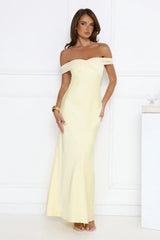 La robe longue Sophisticate épaules dénudées jaune