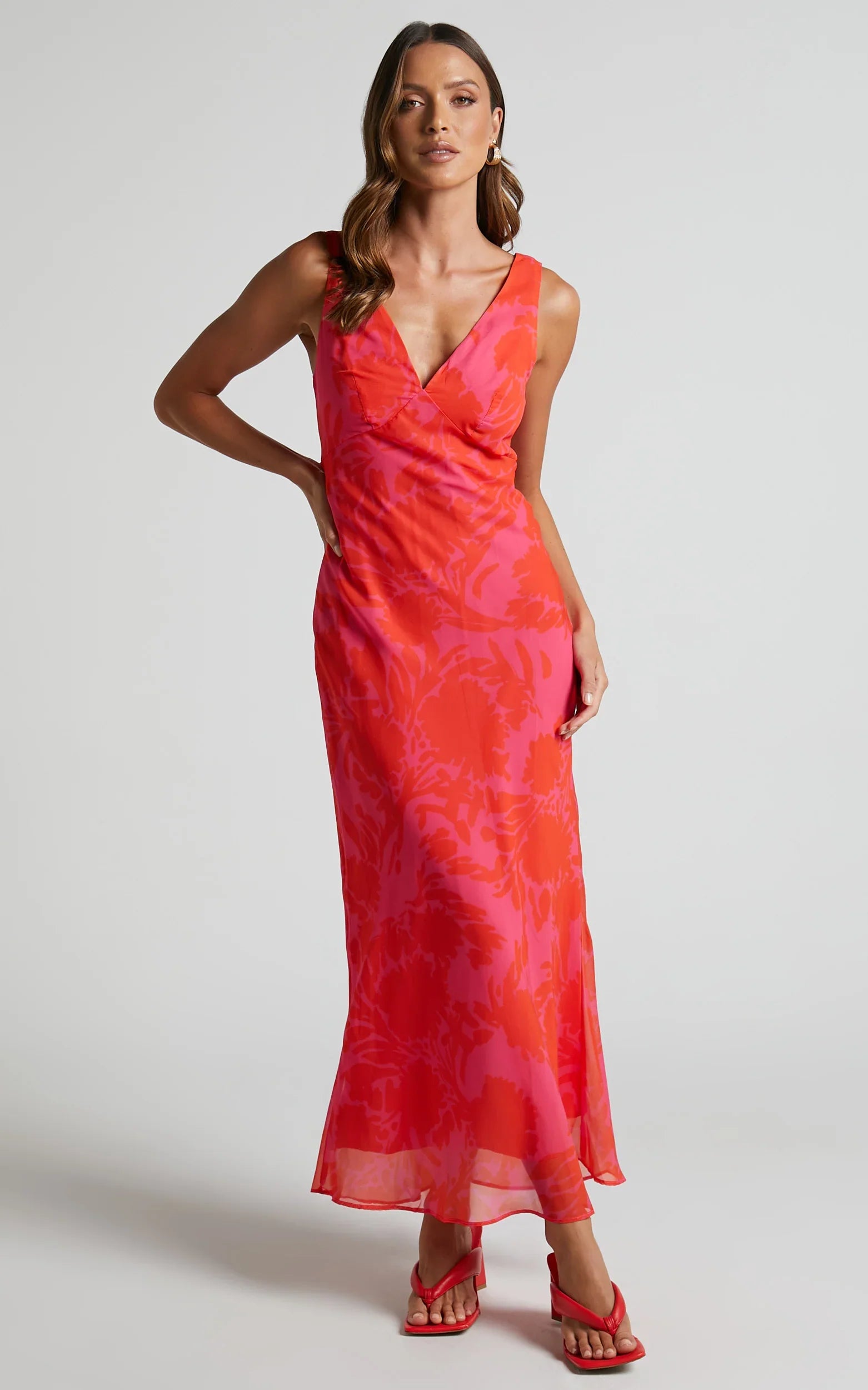 Robe mi-longue Jodie - Robe nuisette col en V à motif floral rose