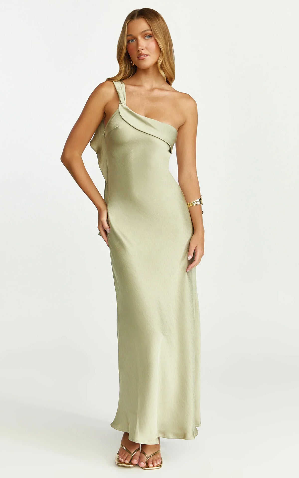 Robe mi-longue Calix – Robe nuisette asymétrique de couleur olive clair