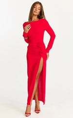 Robe longue Vivienne - Robe rouge à col bateau, manches longues et détails de rosette