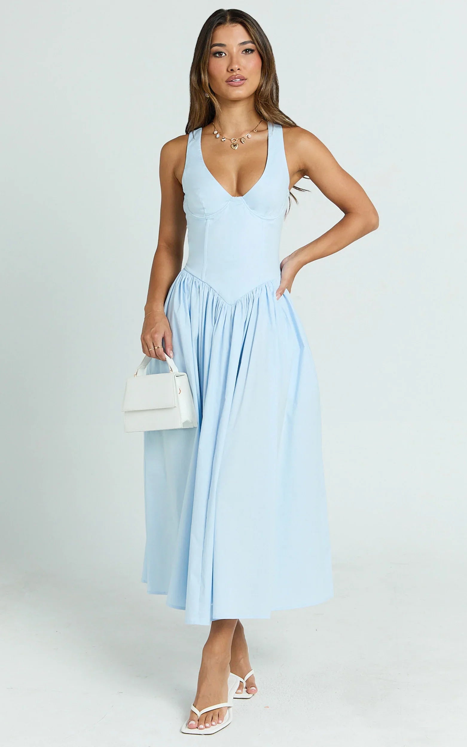 Robe mi-longue Beckett - Robe col rond, taille basse en V, jupe froncée bleue