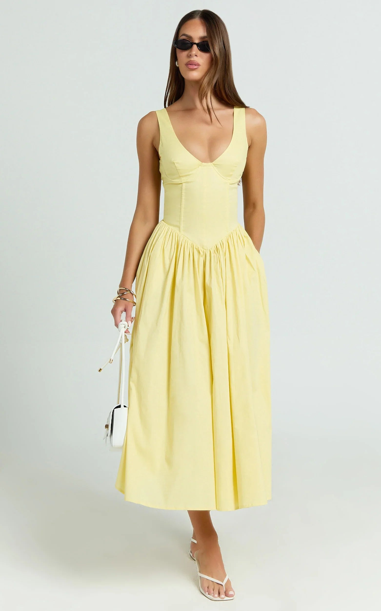 Robe midi Beckett - Robe à encolure dégagée, taille basse en V et jupe froncée, coloris jaune beurre