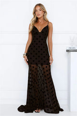 Robe longue en velours à pois noire et sensuelle