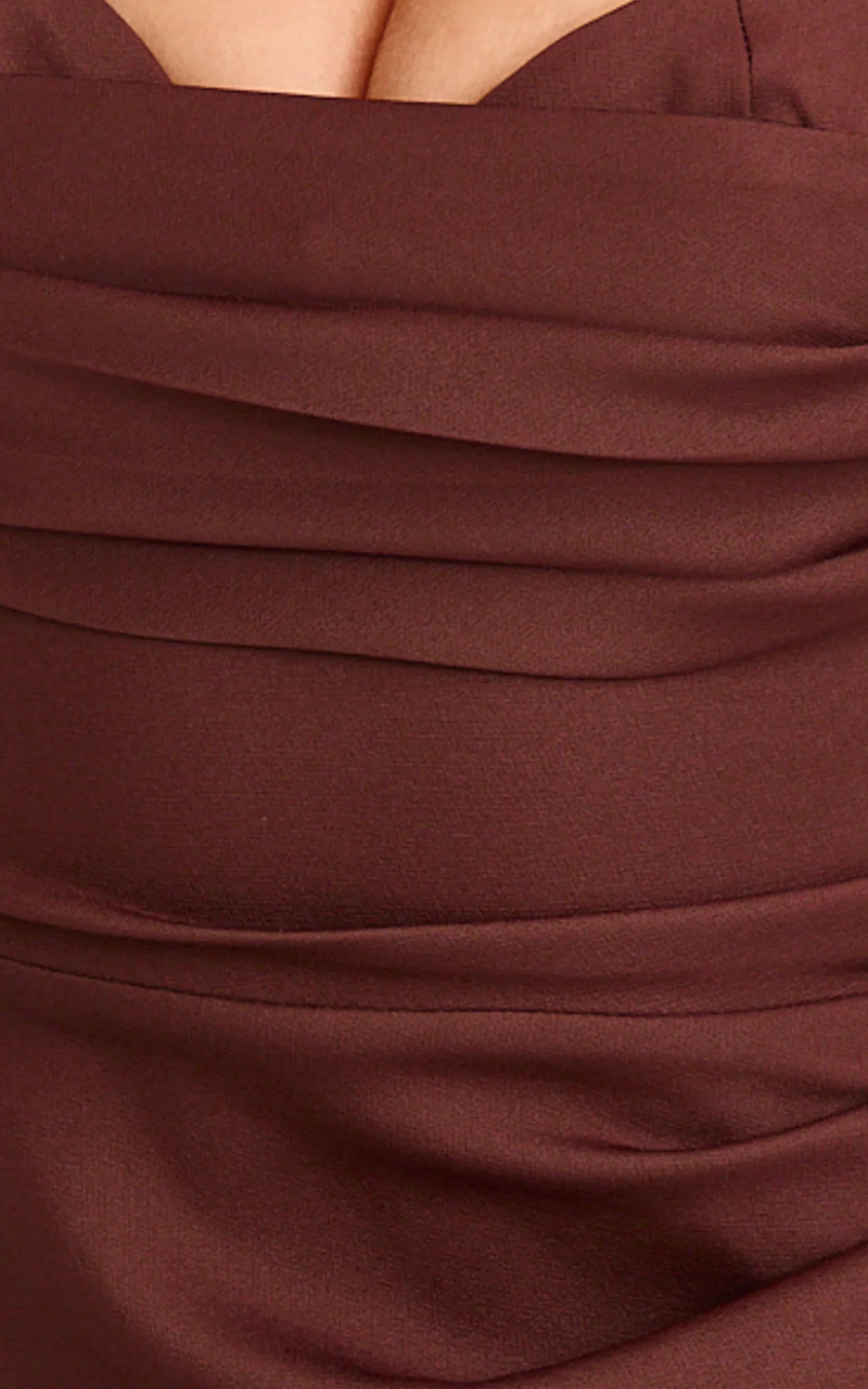 Robe longue Kenna - Robe à buste froncé et taille cintrée coloris chocolat