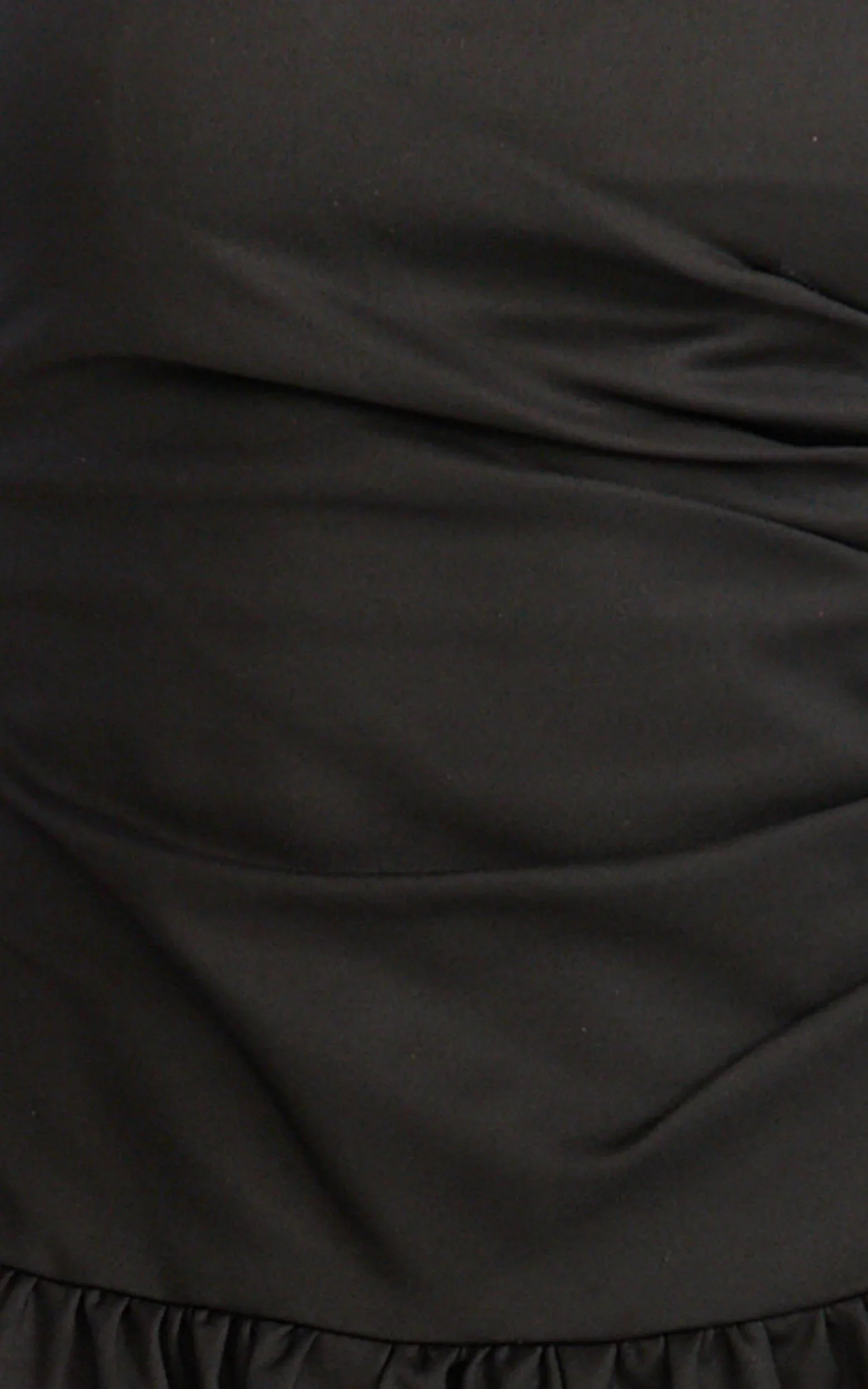 Robe longue Louisa - Robe noire bustier coupe ajustée et évasée avec fronces latérales et taille basse