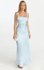 Robe mi-longue Rumi - Robe en satin drapée au buste bleu pâle