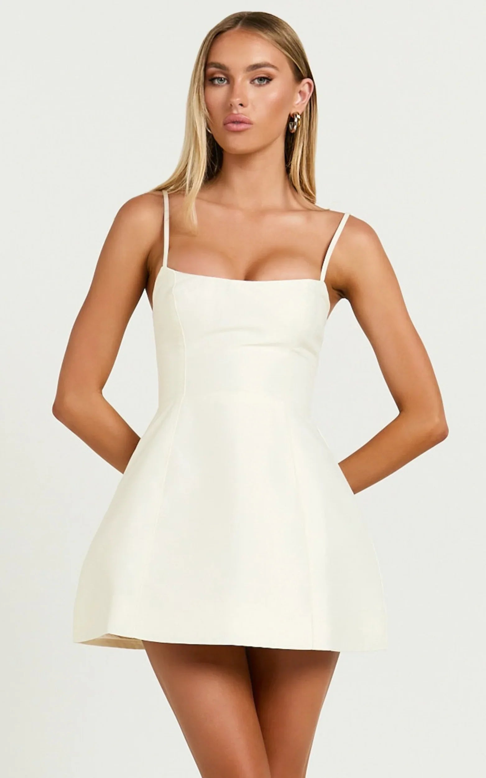 Mini-robe Carolina - Robe à encolure dégagée et empiècements bustier blanc cassé