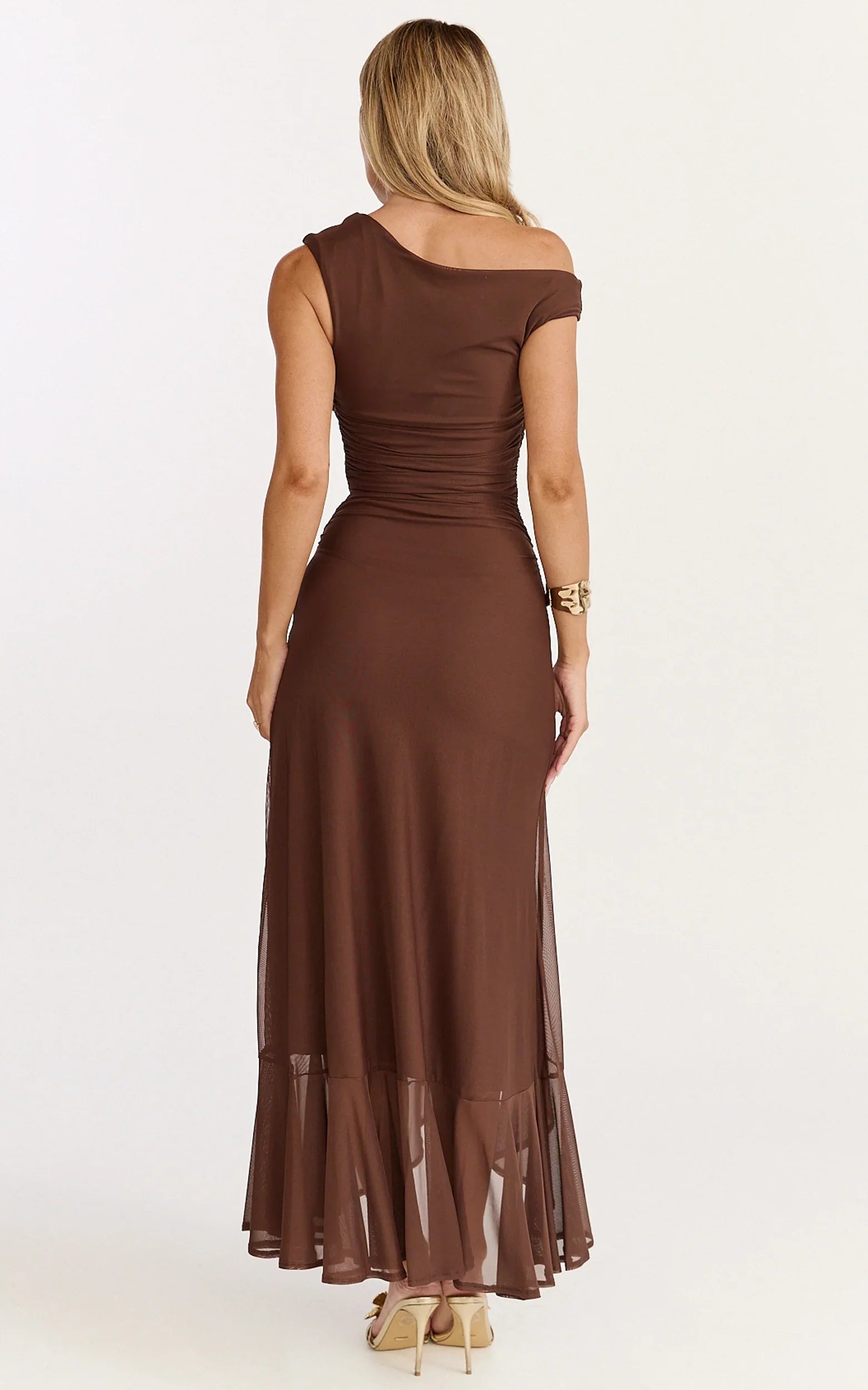 Robe midi Judee - Robe asymétrique fendue haute sur le côté couleur chocolat