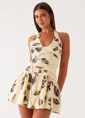 Robe courte à col montant Mirelle – Délice de crème au beurre