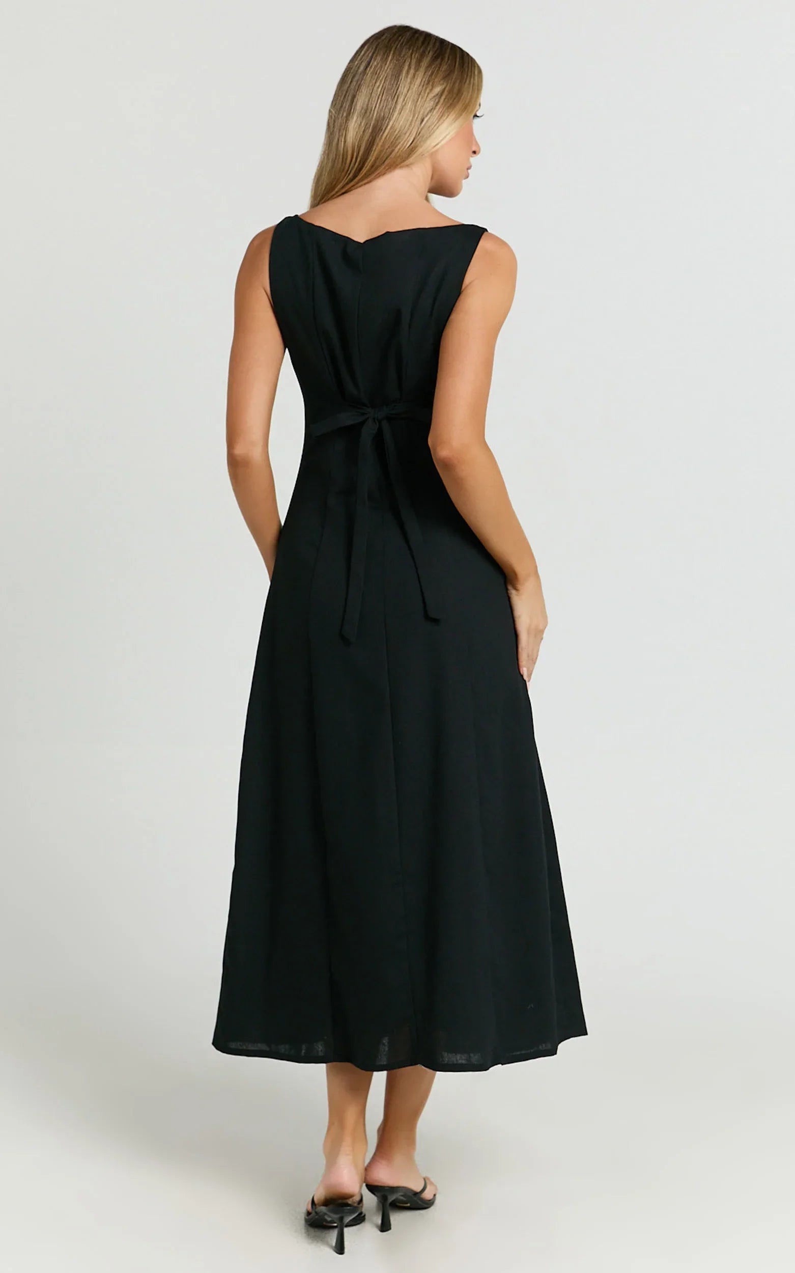 Robe midi Cameron – Robe noire boutonnée avec liens au dos