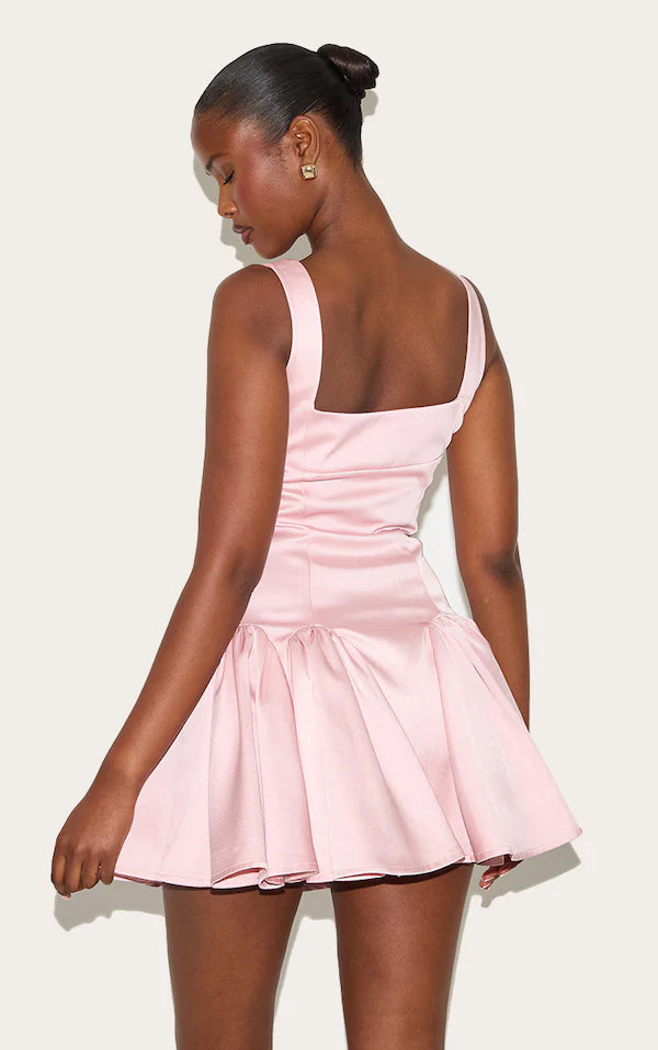 Robe Babydoll Rose Pâle Plissée avec Détail sur le Buste