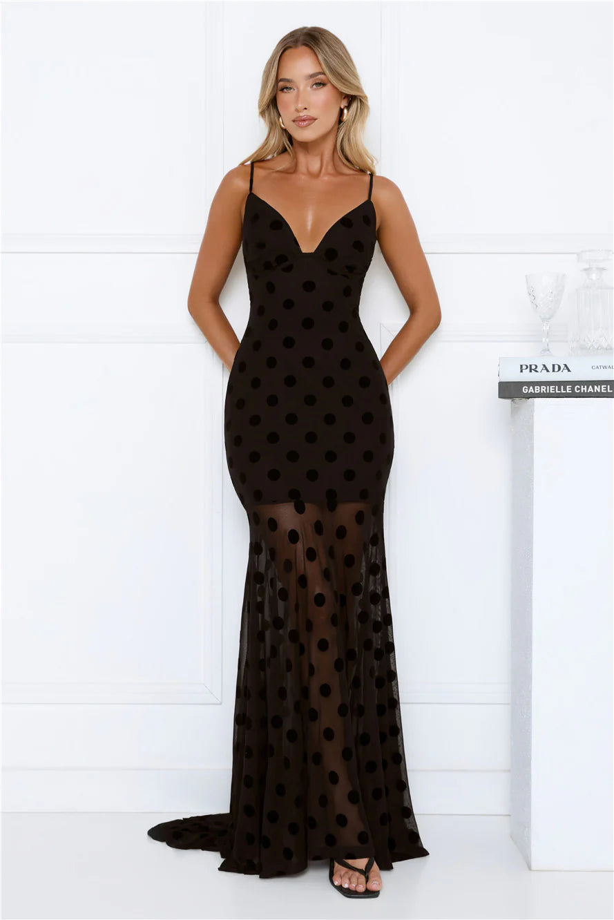Robe longue en velours à pois noire et sensuelle