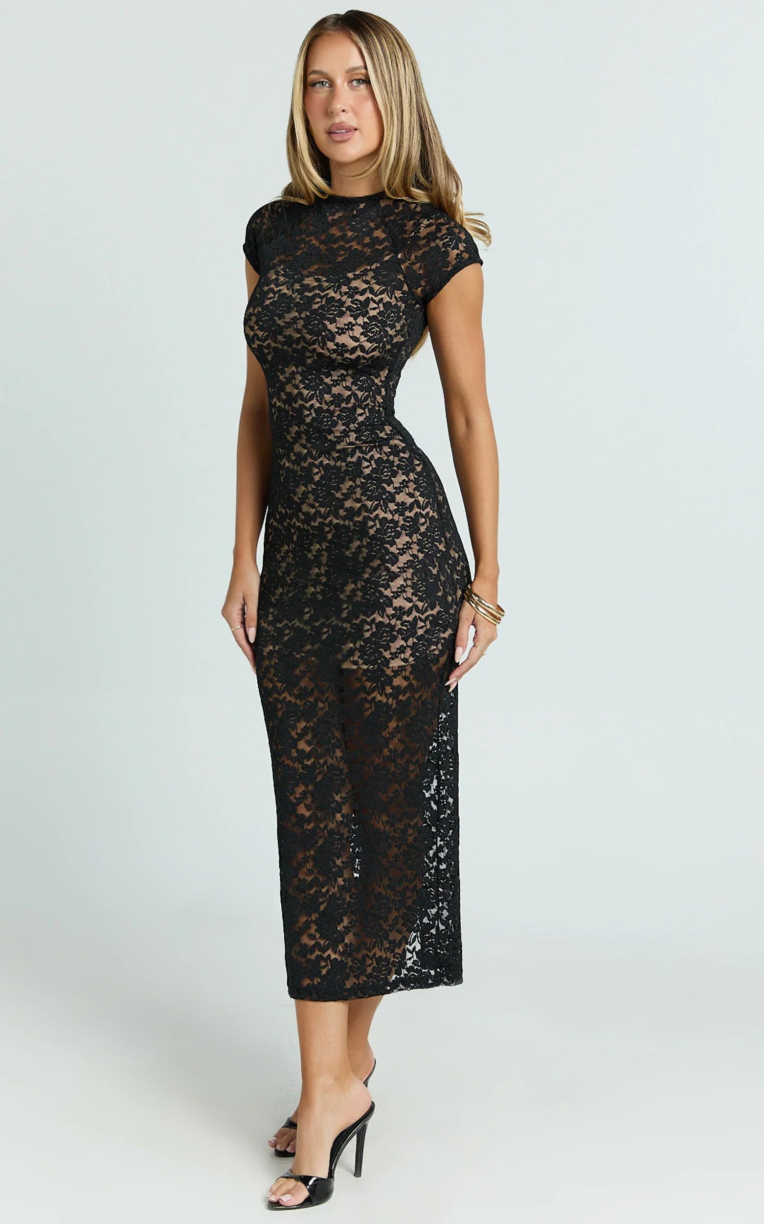 Robe midi Emma - Robe moulante noire à manches courtes en dentelle