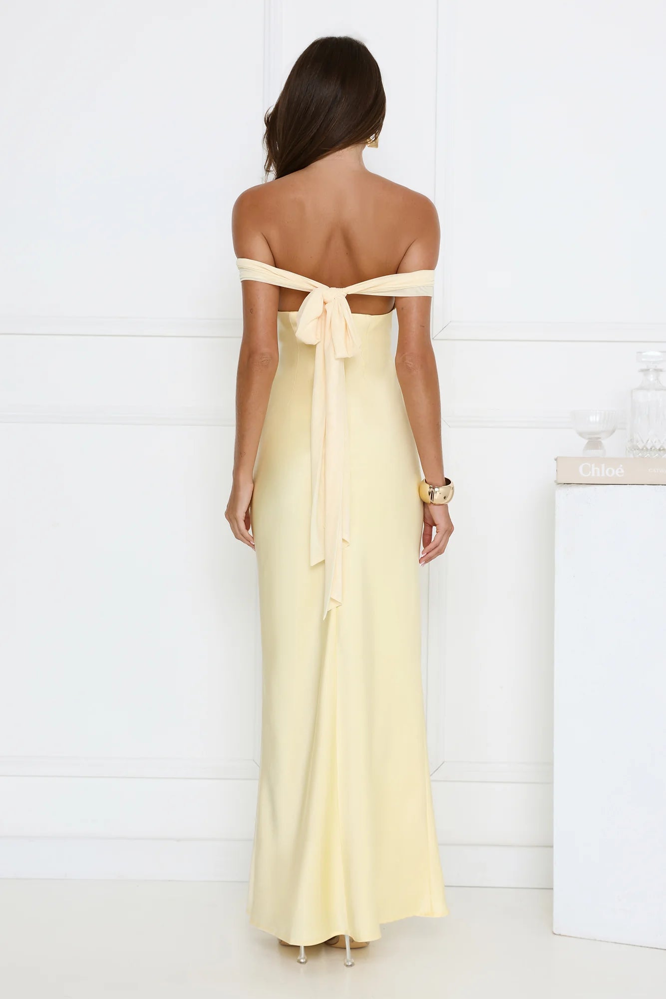 La robe longue Sophisticate épaules dénudées jaune