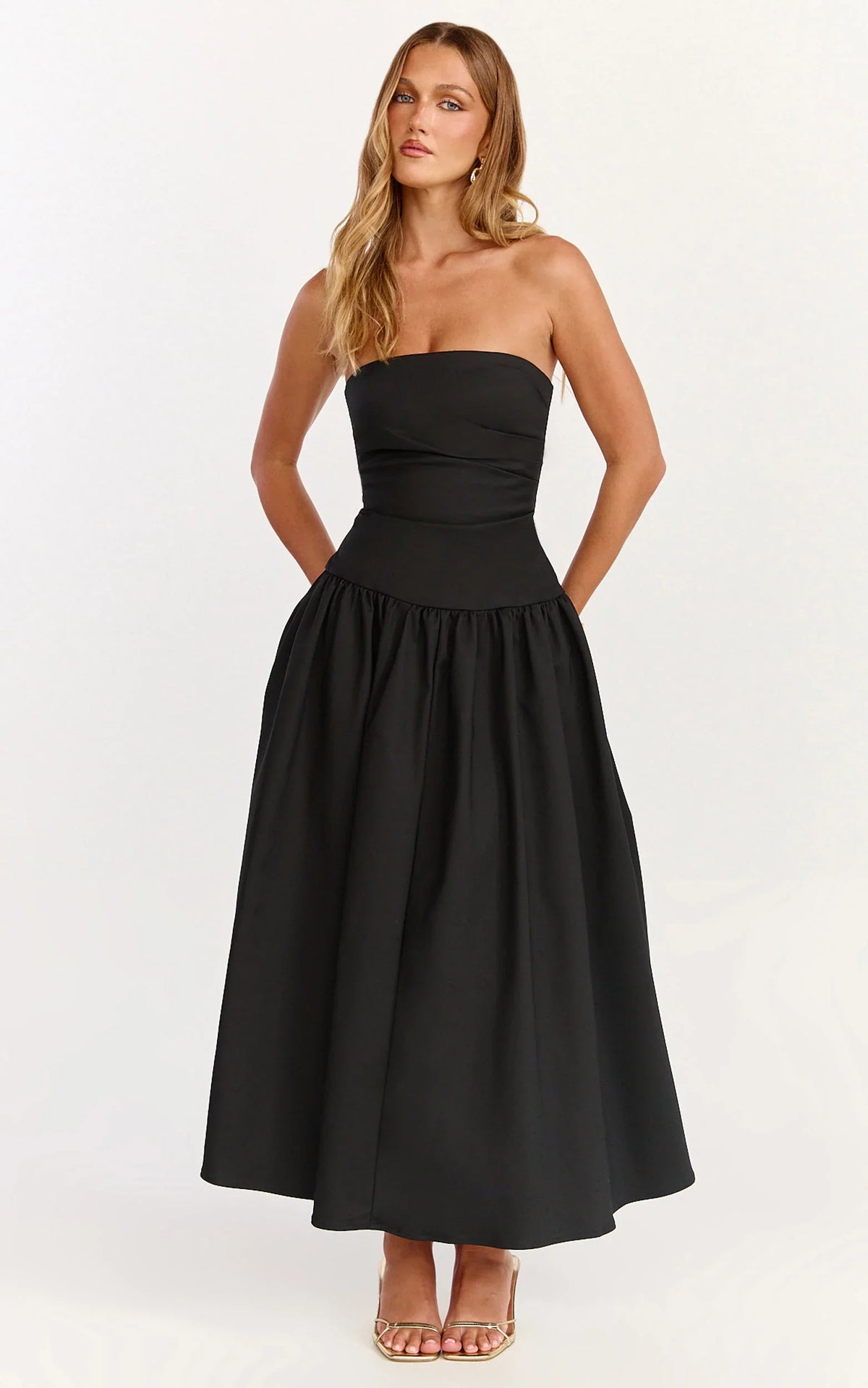 Robe longue Louisa - Robe noire bustier coupe ajustée et évasée avec fronces latérales et taille basse