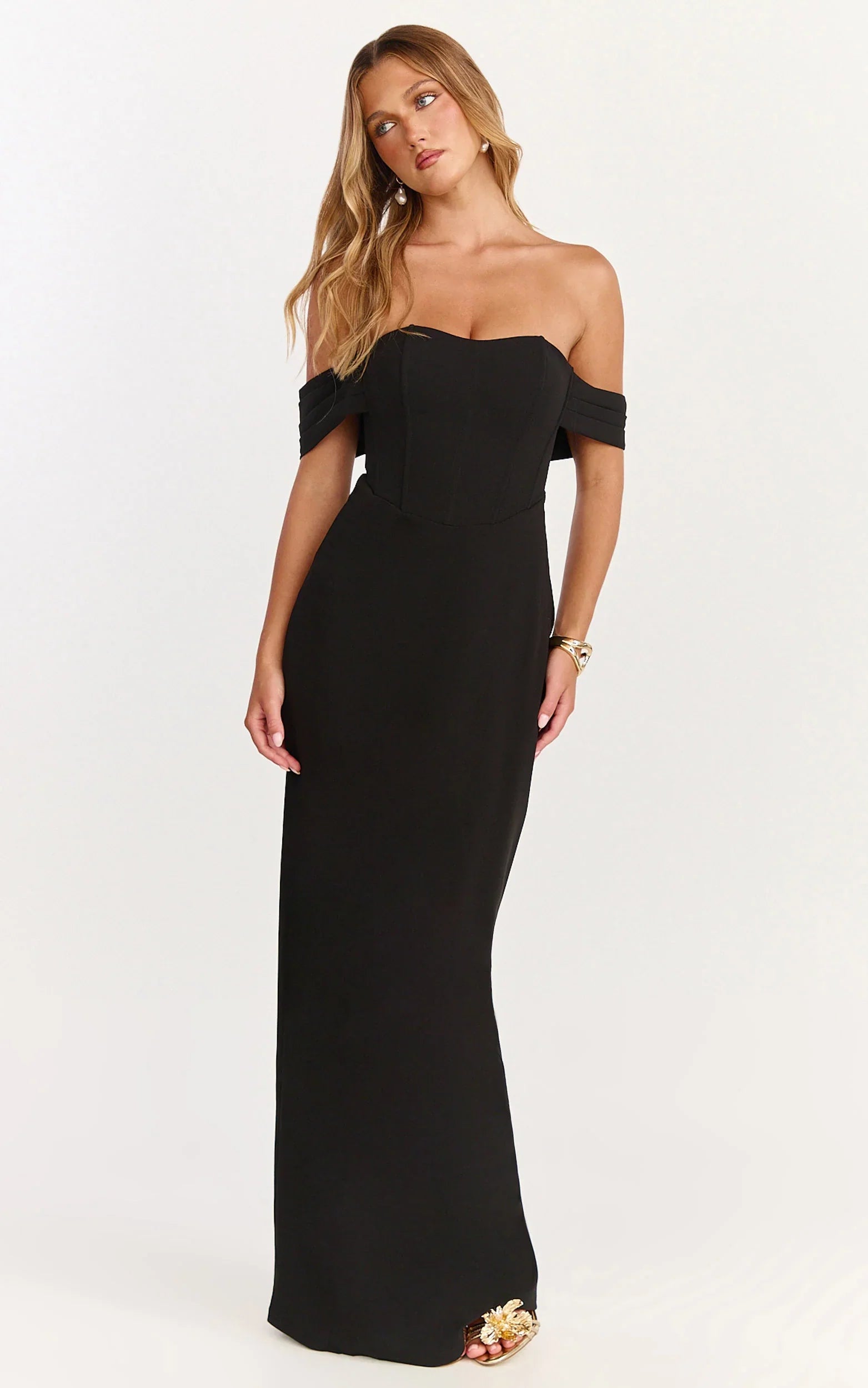 Robe longue Karina - Robe noire à épaules dénudées avec bustier corset et laçage au dos