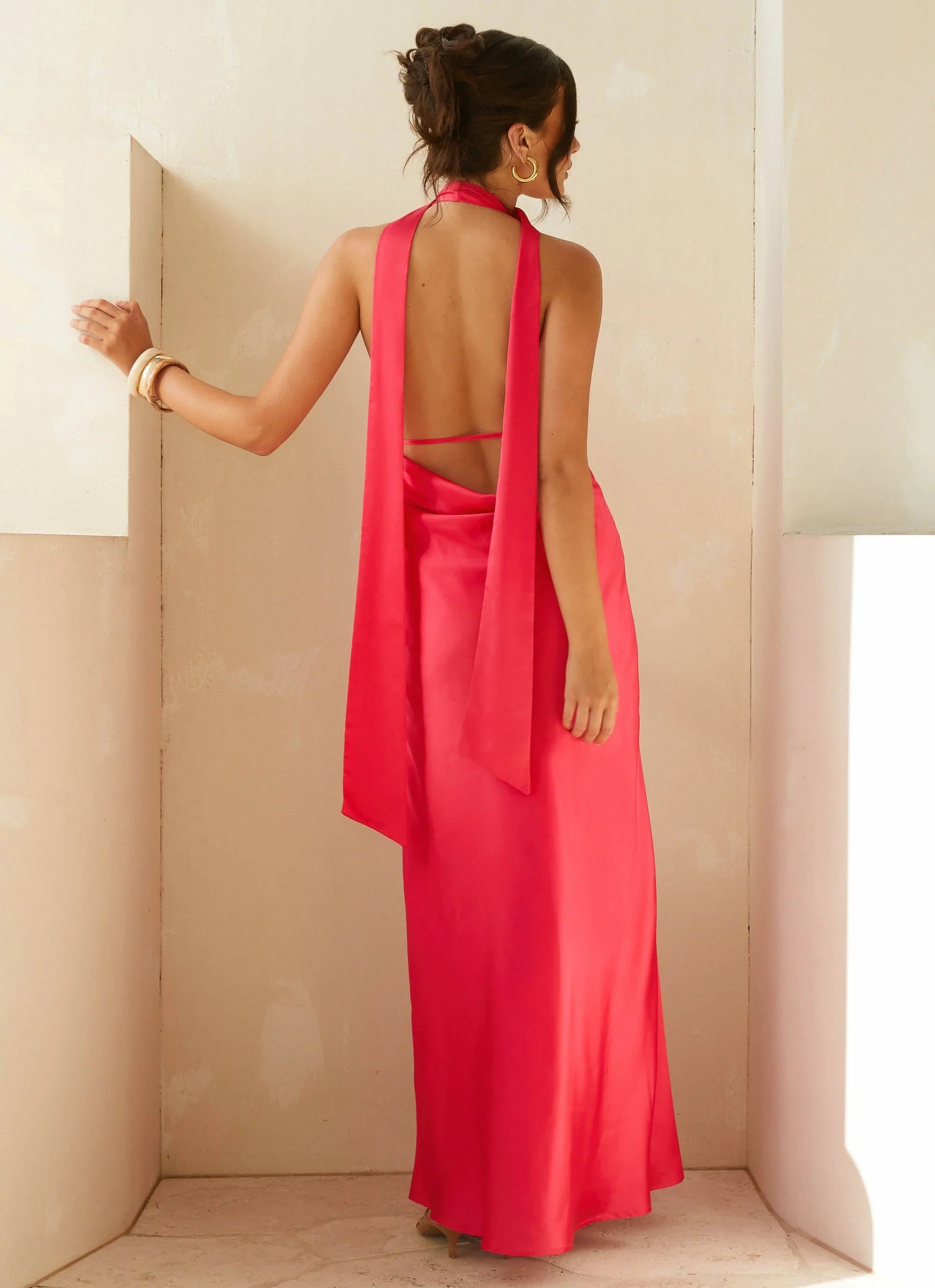 Robe longue licou en satin Alicia - Fuchsia