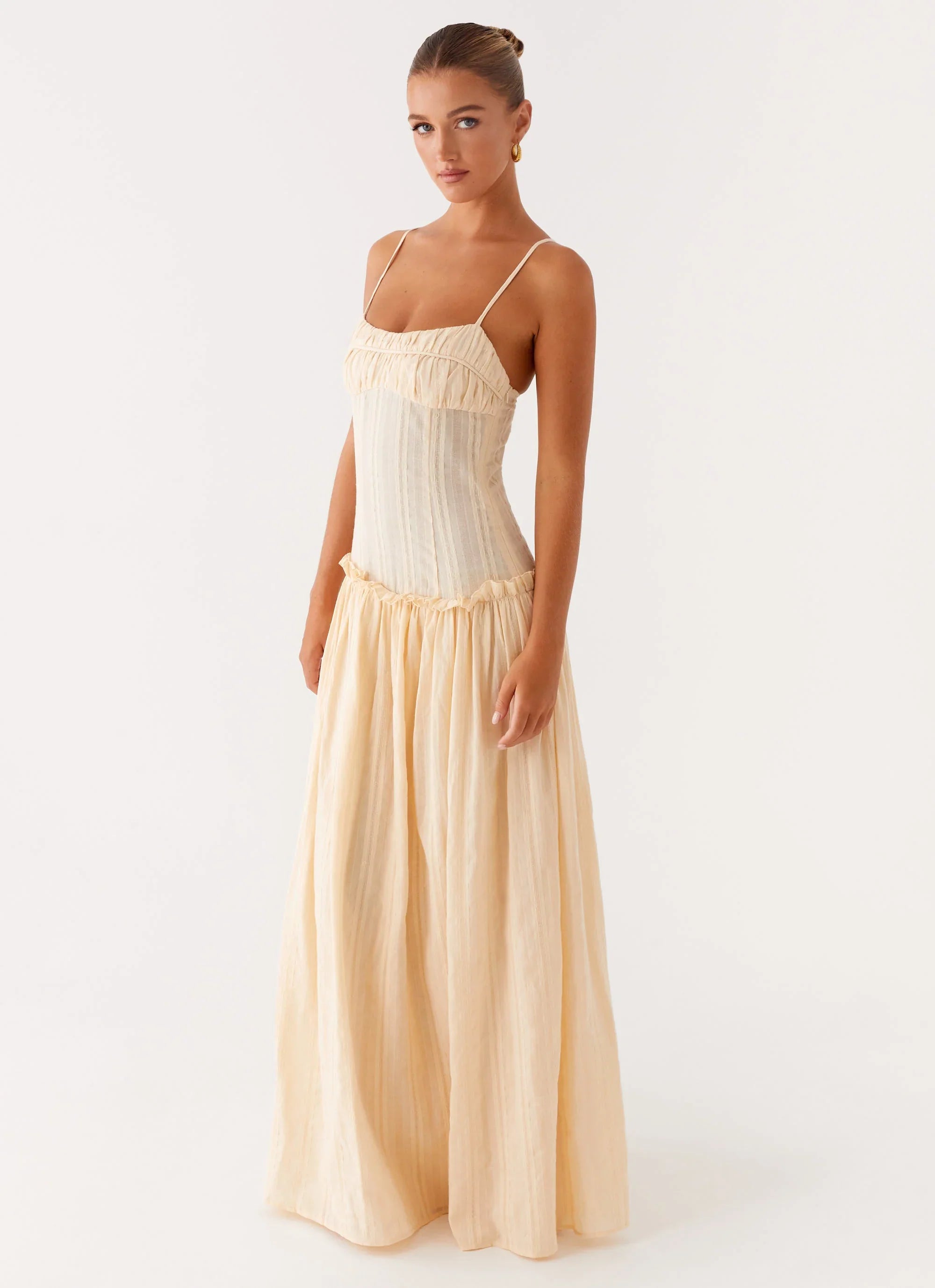 Robe longue Jacinda à taille basse – Crème