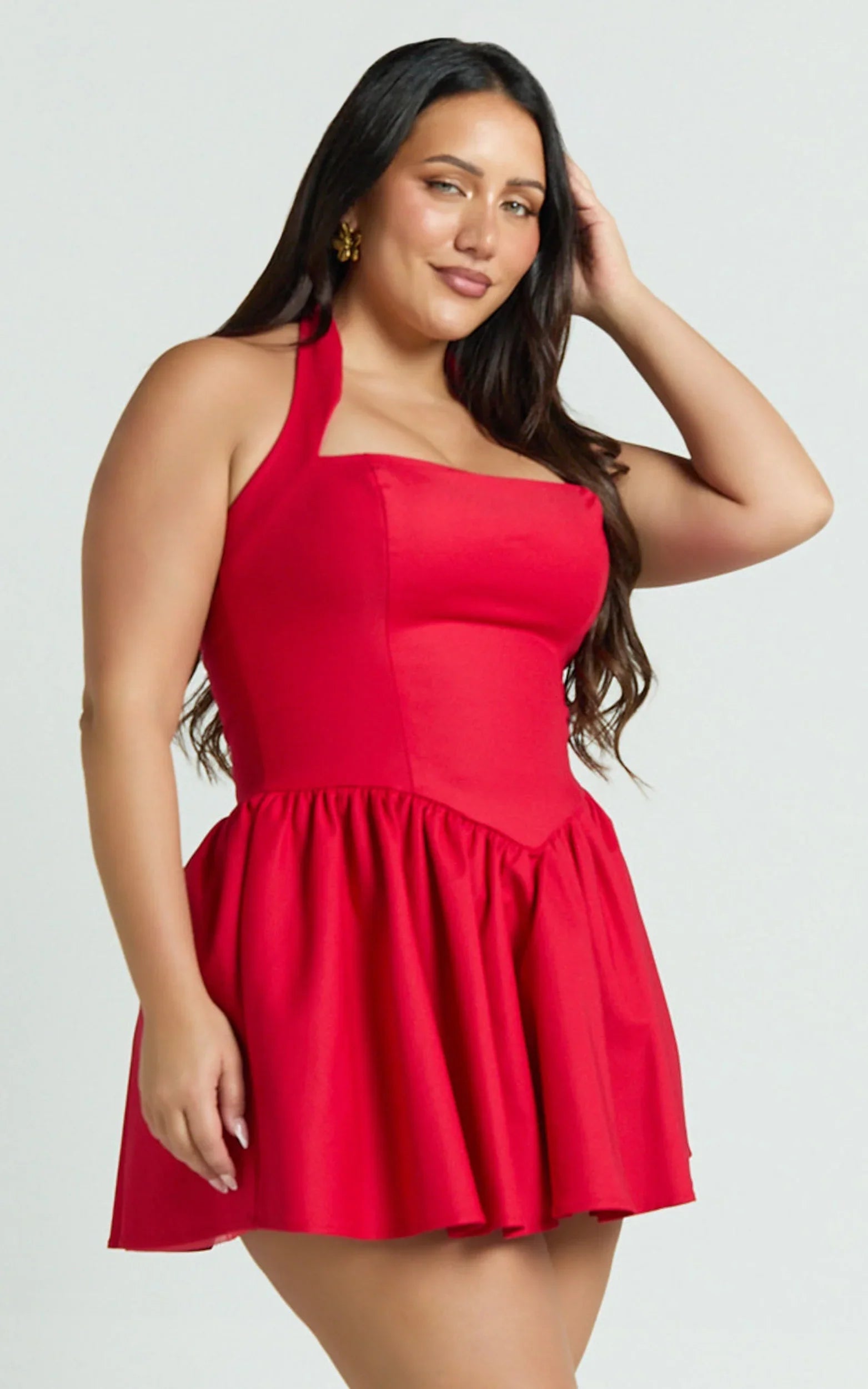 Mini-robe Helda - Robe à panneau corset avec col noué à la nuque de couleur rouge