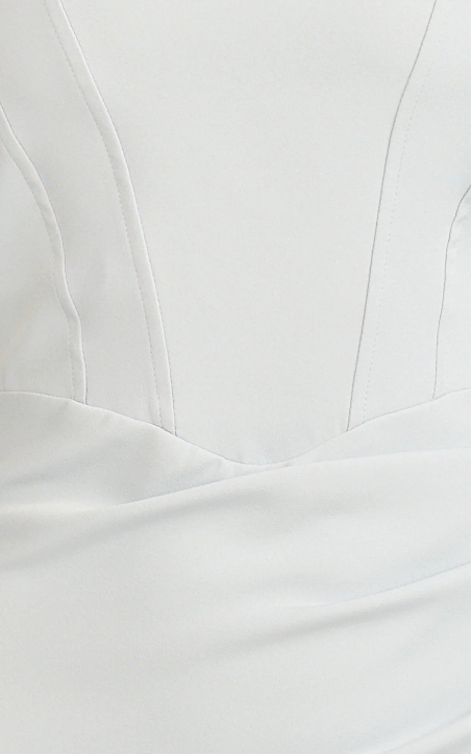 Mini-robe Karina - Robe à col licou avec panneaux de princesse et taille rentrée de couleur bleue