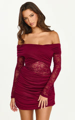 Mini-robe Juliet - Robe moulante bustier en dentelle contrastante couleur lie-de-vin